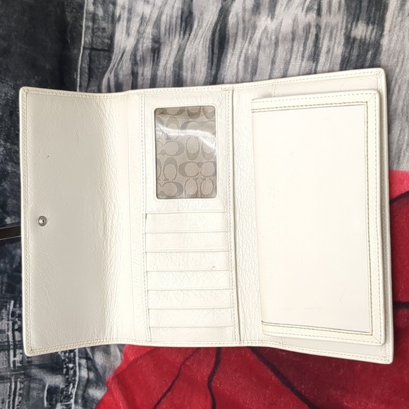 Coach Vintage Trifold Wallet - Picture 10 of 15